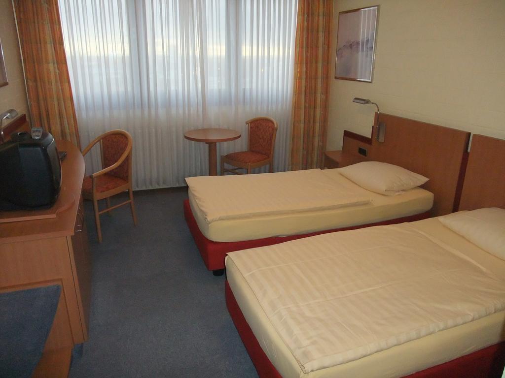 Rtb-Hotel - Sportschule Bergisch Gladbach Quarto foto