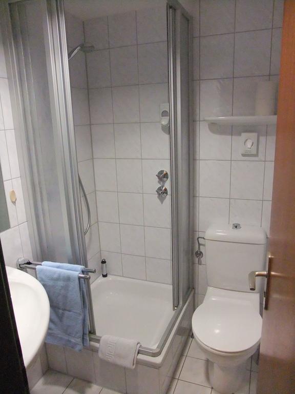 Rtb-Hotel - Sportschule Bergisch Gladbach Quarto foto